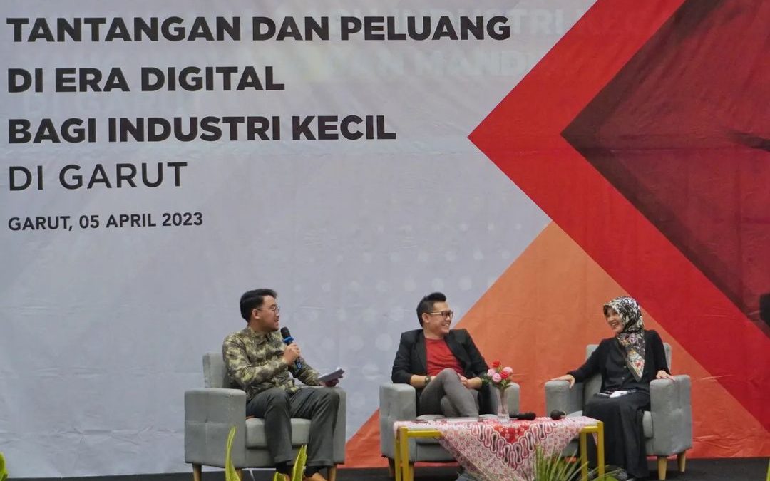 Dosen Prodi Bisnis Digital menjadi Narasumber pada Seminar Menghadapi Tantangan dan Peluang di Era Digital Bagi Industri Kecil di Garut