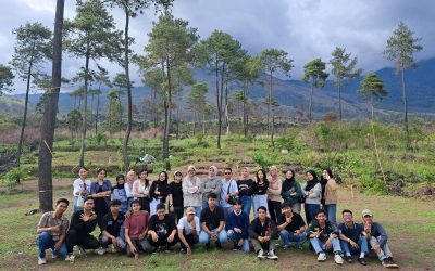 Kuliah Lapangan Simulasi Lab Destinasi ke Bukit Tegal Malaka: Mahasiswa Pariwisata Semakin Dekat dengan Realitas Industri